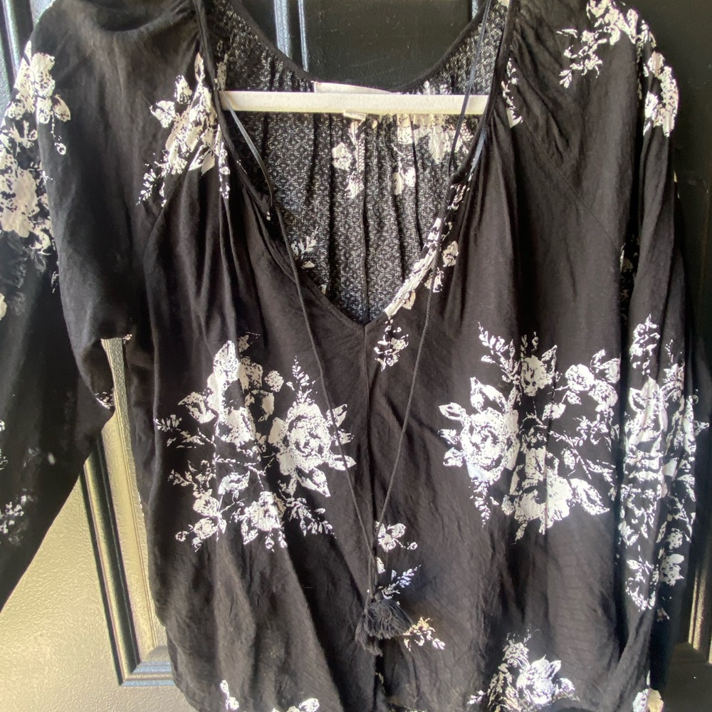 Vici restless spirit floral tassel blouse - size small